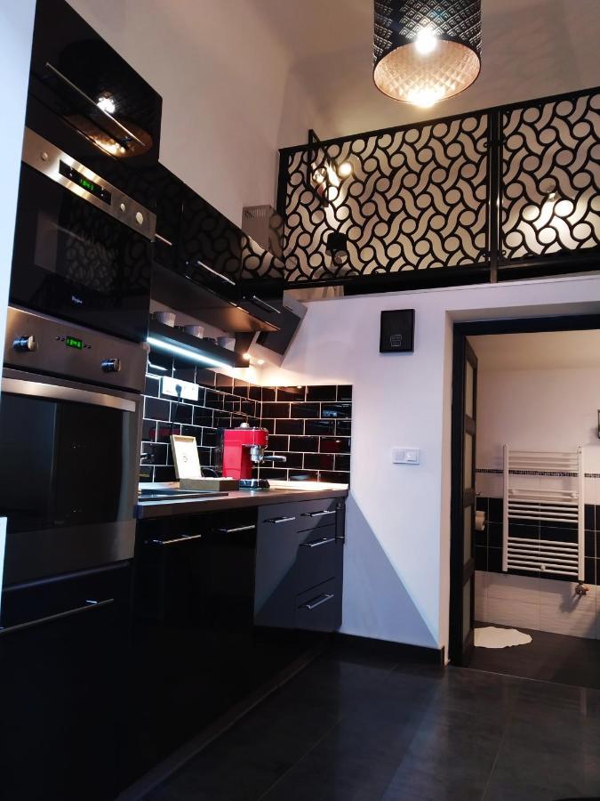 Downtown Deluxe Apartment Eger Bagian luar foto